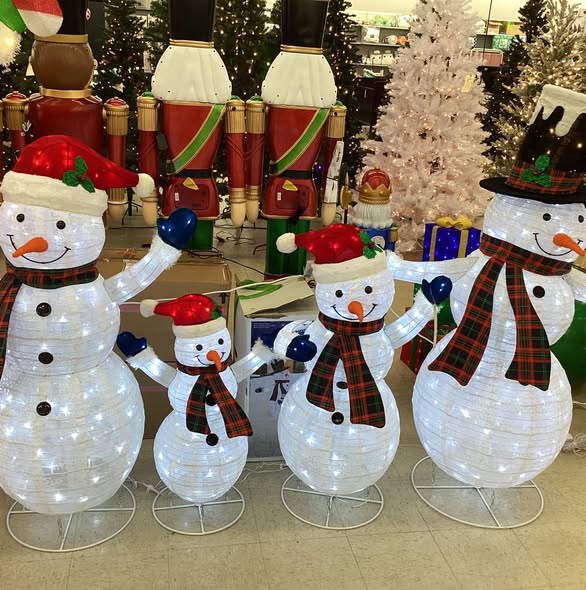 Set of 4 Snowman family