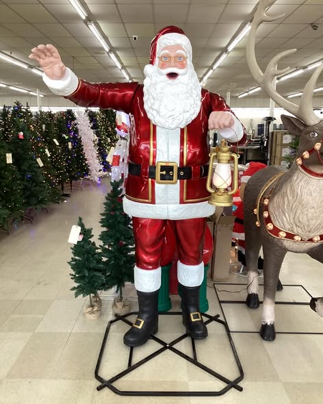 Home Accent Holiday 8ft Giant Sized Towering Santa with Light Up Lantern