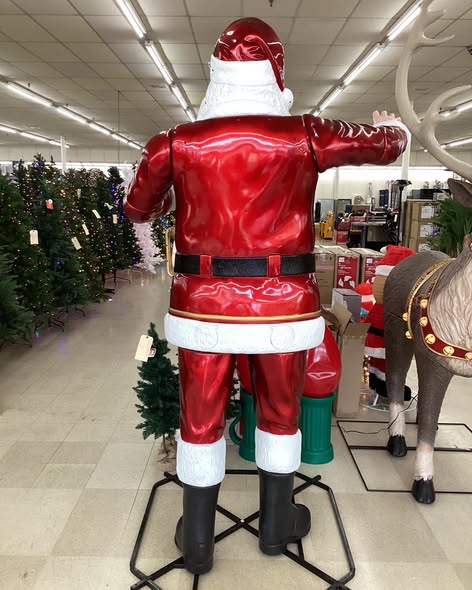 Home Accent Holiday 8ft Giant Sized Towering Santa with Light Up Lantern