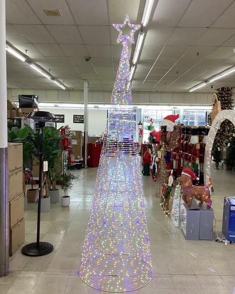 LED Cone Tree 3.05 m (10 ft.) - Lightly Used