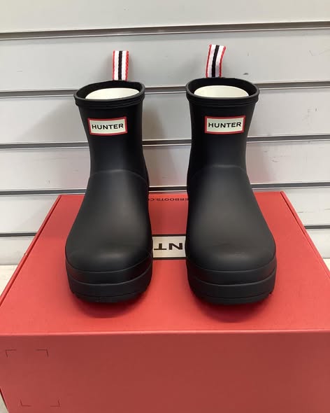 Women's PLAY Short Rain Boots Size 8