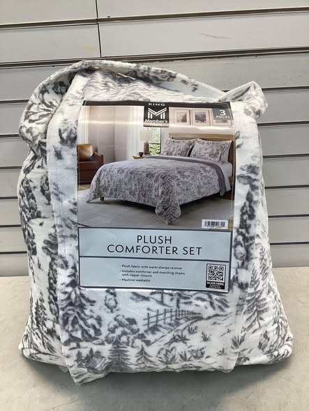 Member's Mark 3-Piece Plush Comforter Set - King Size