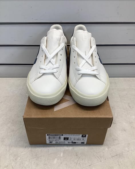 Veja Women's Campo Leather Sneaker Size 9