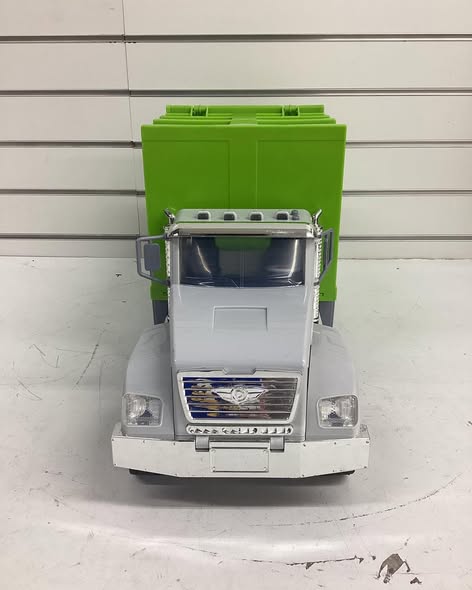 DRIVEN by Battat Standard Series RC Recycling Truck