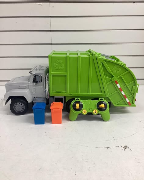 DRIVEN by Battat Standard Series RC Recycling Truck