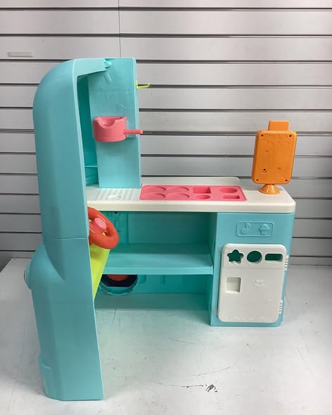 B. toys - Interactive Ice Cream Truck - Ice Cream Shoppe: Play Food, Music, Sound Effects, Lights, Creative Play