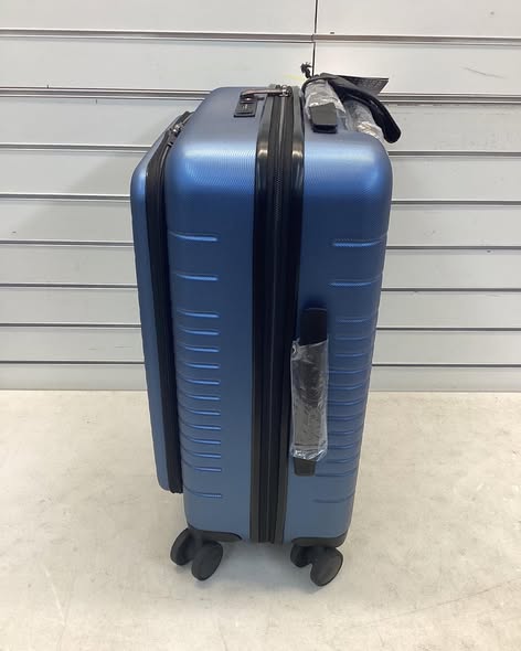 Member's Mark Hardside Carry-on Pro Spinner Suitcase With USB