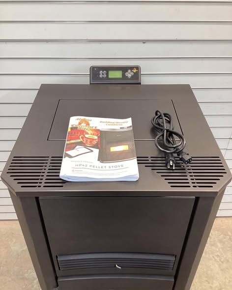 ComfortBilt 2800 sq. ft. HP42-Alpine Pellet Stove Heating Space - Lightly Used