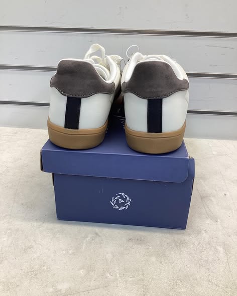 Spencer Fashion Sneakers with Memory Foam Insole - Universal Thread Size 8.5