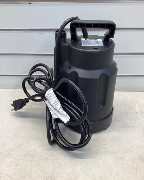 Utilitech 1/3-HP 115 -Volt 30-Gallon Thermoplastic Submersible utility pump - Lightly Used