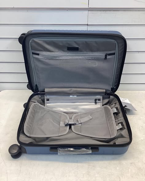 Member's Mark Hardside Carry-on Pro Spinner Suitcase With USB