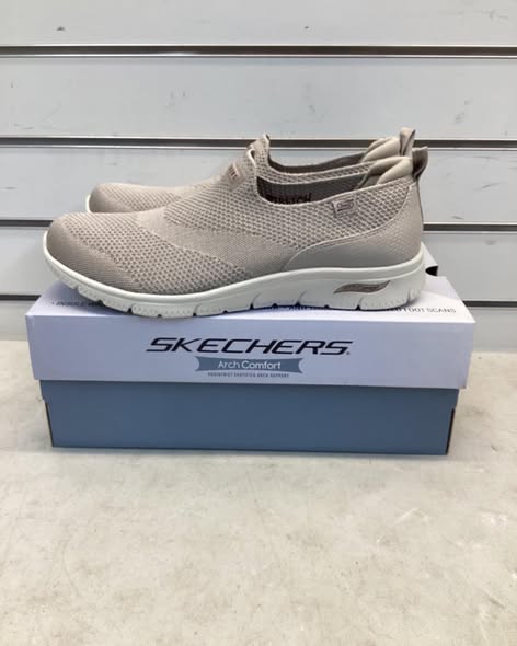 Skechers Women's Arch Comfort Slip-On Shoe Size:9