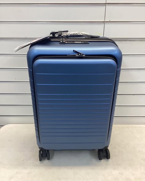 Member's Mark Hardside Carry-on Pro Spinner Suitcase With USB