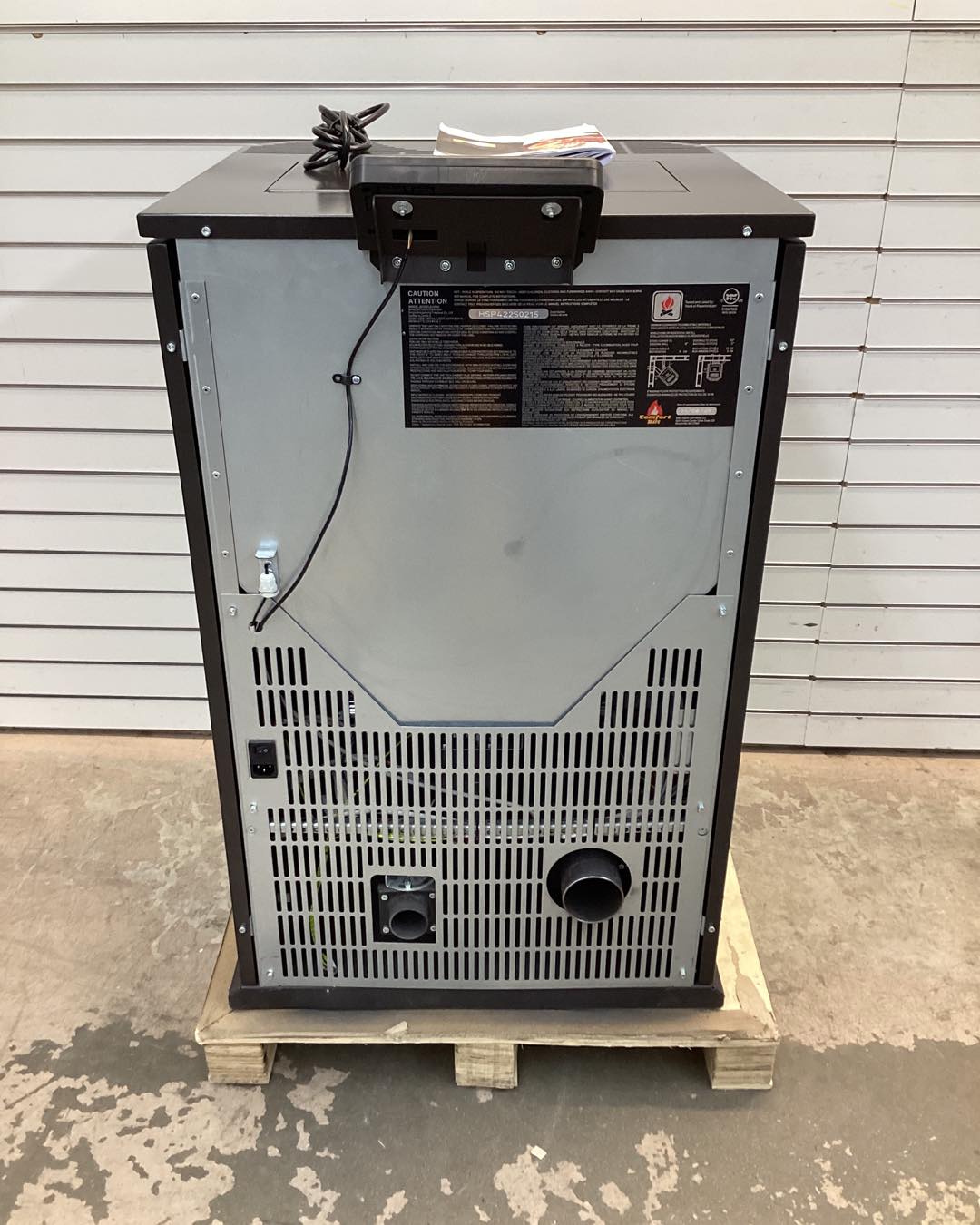 ComfortBilt 2800 sq. ft. HP42-Alpine Pellet Stove Heating Space - Lightly Used