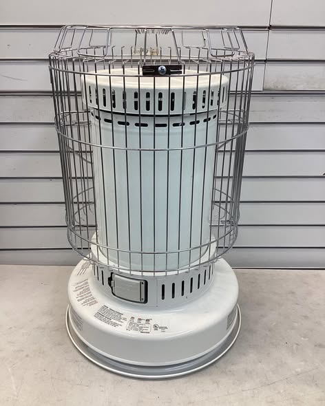 DuraHeat Portable Convection Kerosene Heater Provides 23,800 Btu's of Warmth - Lightly Used