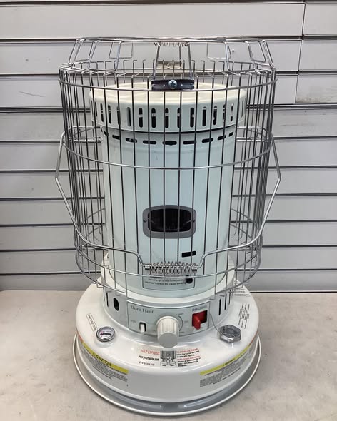 DuraHeat Portable Convection Kerosene Heater Provides 23,800 Btu's of Warmth - Lightly Used