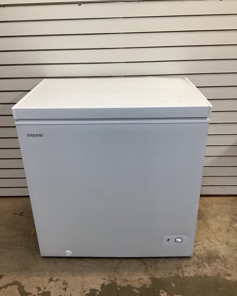 Vissani 7.0 cu. ft. Manual Defrost Chest Freezer with LED Light in White Garage Ready