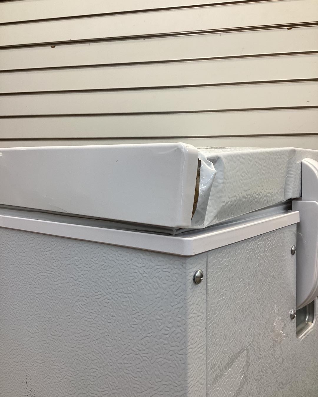 Vissani 7.0 cu. ft. Manual Defrost Chest Freezer with LED Light in White Garage Ready