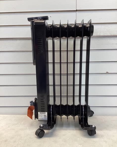 Konwin 1500-Watt Black Indoor Electric Oil-Filled Radiator Convection Radiant Space Heater with Remote Control for Living Space - Lightly Used