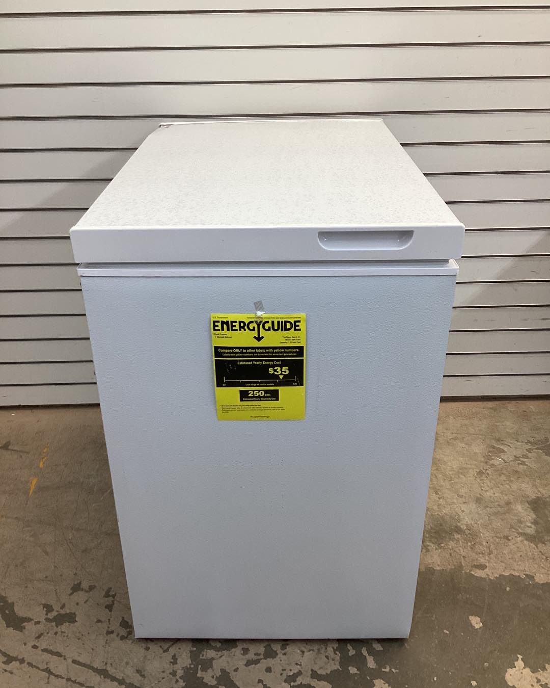 Vissani 7.0 cu. ft. Manual Defrost Chest Freezer with LED Light in White Garage Ready