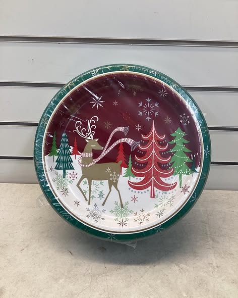 Member's Mark Holiday Paper Plates, 10", 85 ct.