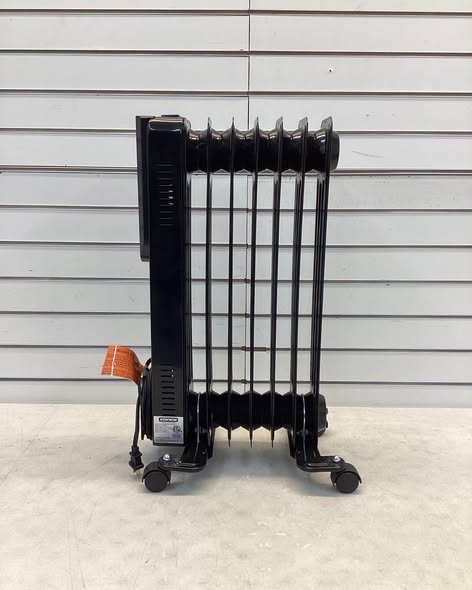 Konwin 1500-Watt Black Indoor Electric Oil-Filled Radiator Convection Radiant Space Heater - Lightly used