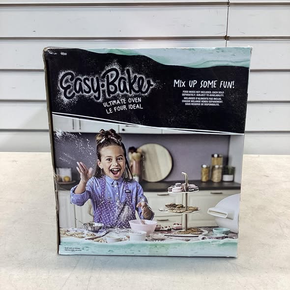Easy-Bake Ultimate Toy Oven with Accessories