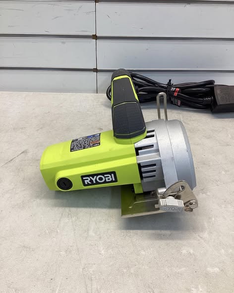 RYOBI 12 -Amps 4 in. Blade Corded Wet Tile Saw - Lightly used