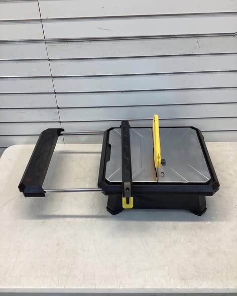 QEP 700XT 3/4 HP Wet Tile Saw with 7 in. Blade and Table Extension