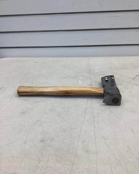 Magnetic Faced Roofing Hatchet, Multifunctional Magnet Roofing Hammer with Wood Handle, Strong Magnet, Built in Utility Knife and Nail Claw