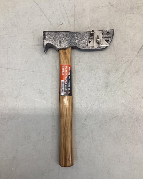 Magnetic Faced Roofing Hatchet, Multifunctional Magnet Roofing Hammer with Wood Handle, Strong Magnet, Built in Utility Knife and Nail Claw