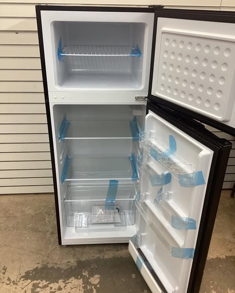 ARCTIC CHEF 7.5 cu. ft. Mini Refrigerator in Black