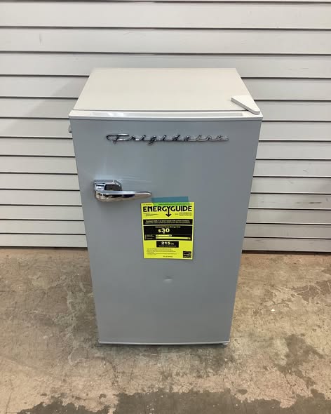 Frigidaire 3.2 cu. ft. Retro Mini Fridge in Moonbeam Silver