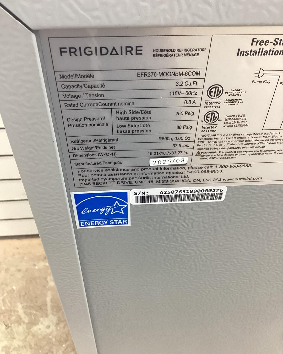 Frigidaire 3.2 cu. ft. Retro Mini Fridge in Moonbeam Silver