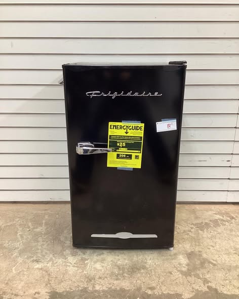 Frigidaire 3.2 cu. ft. Retro Mini Fridge in Black