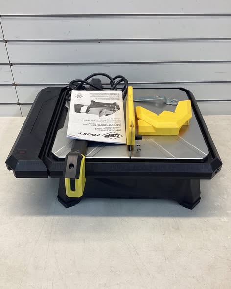 QEP 700XT 3/4 HP Wet Tile Saw with 7 in. Blade and Table Extension - Lightly Used