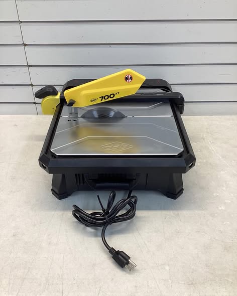QEP 700XT 3/4 HP Wet Tile Saw with 7 in. Blade and Table Extension