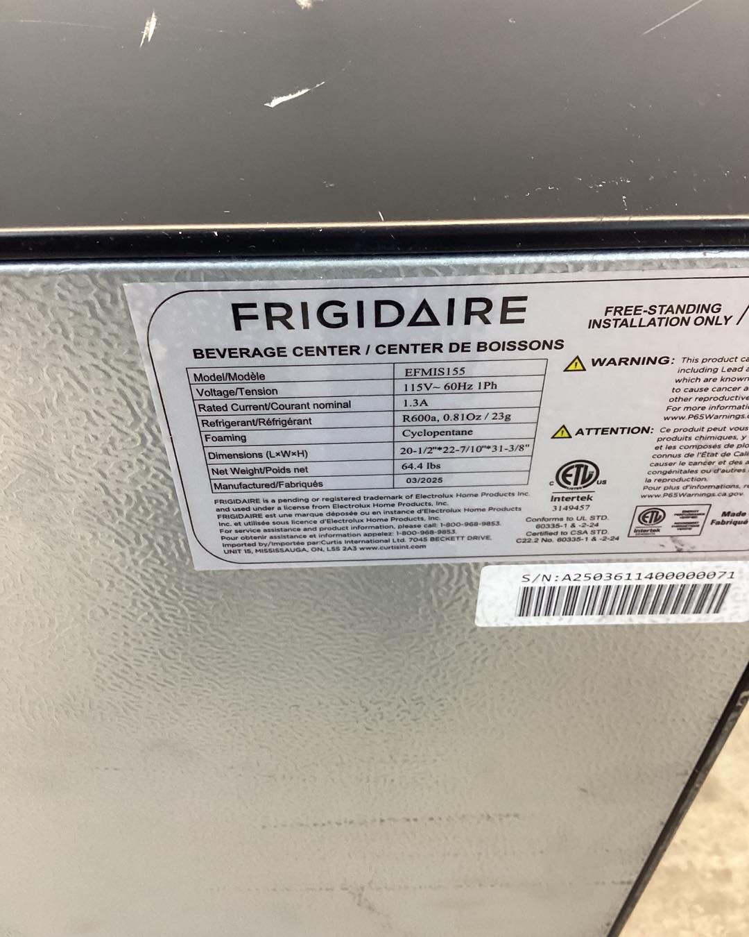 Frigidaire Single Zone 20.43 in. 126 (12 oz.) Can Beverage Cooler