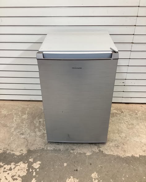 Frigidaire 4.5 cu. ft. 23 in. Retro Mini Refrigerator with Sleek Design with Freezer and Manual Defrost in Stainless steel