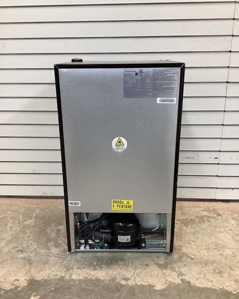 Frigidaire 3.2 cu. ft. Retro Mini Fridge in Black