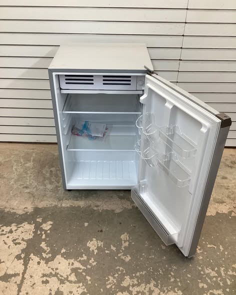 Frigidaire 4.5 cu. ft. 23 in. Retro Mini Refrigerator with Sleek Design with Freezer and Manual Defrost in Stainless steel