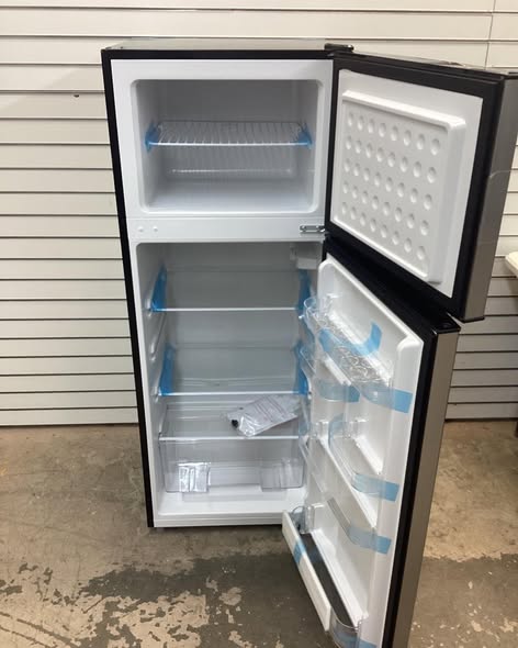 Frigidaire 7.5 cu. ft. Mini Refrigerator in Platinum with Top Freezer