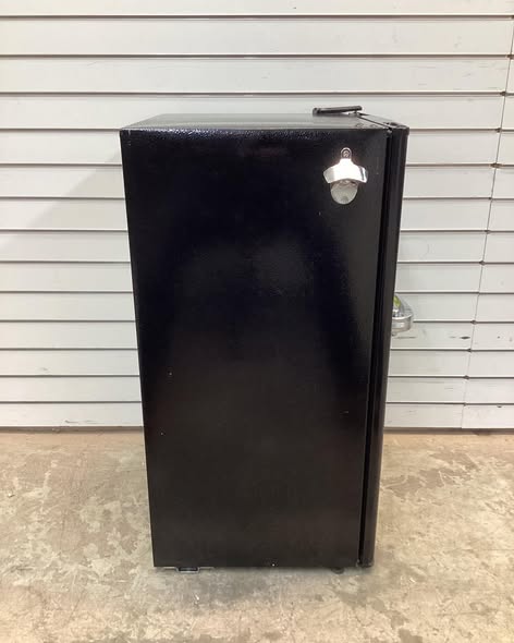 Frigidaire 3.2 cu. ft. Retro Mini Fridge in Black