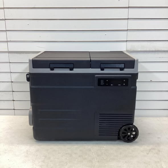 Frigidaire 27.17-in W 90 -Can Capacity Black Portable Indoor or outdoor Beverage Refrigerator
