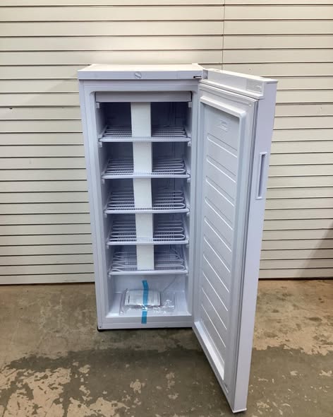 Hamilton Beach 10 cu. ft. Manual Defrost Upright Freezer in White
