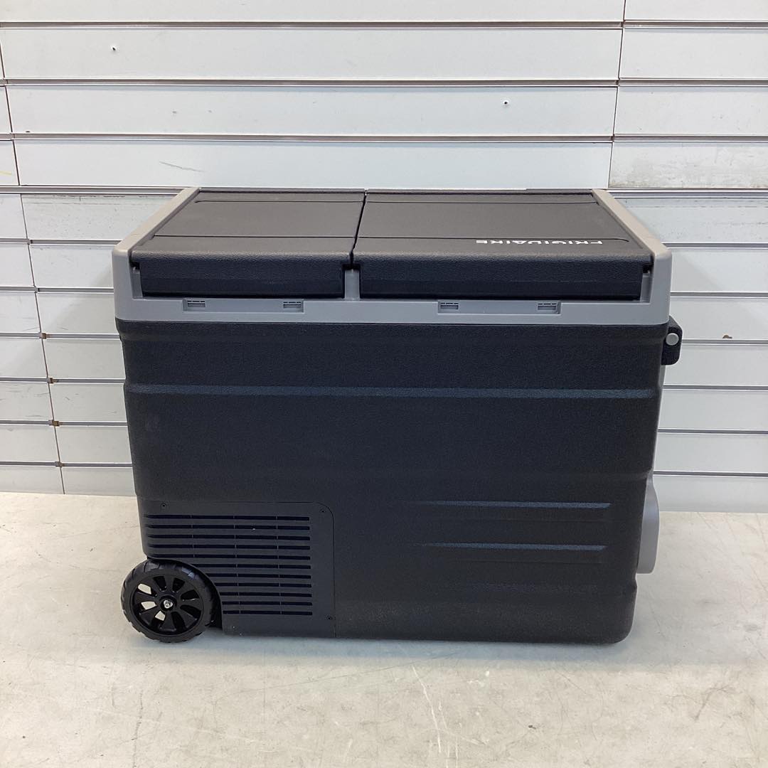 Frigidaire 27.17-in W 90 -Can Capacity Black Portable Indoor or outdoor Beverage Refrigerator
