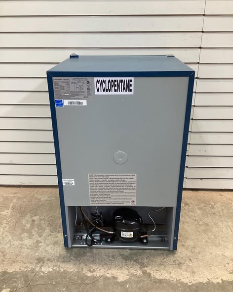 Frigidaire 4.5 cu. ft. 23 in. Retro Mini Refrigerator with Sleek Design with Freezer and Manual Defrost in Blue