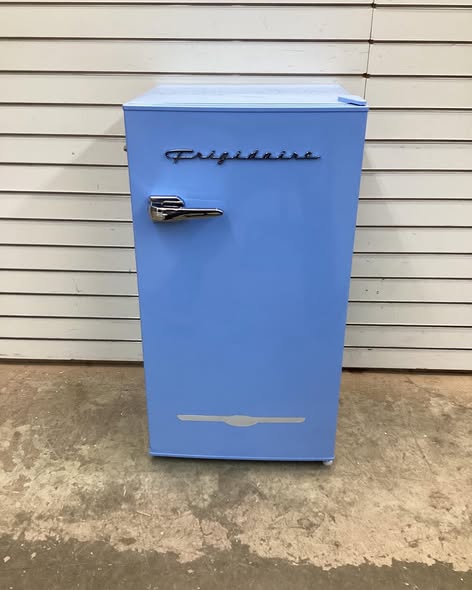 Frigidaire 3.2 cu. ft. Retro Vintage Compact Mini Fridge in Blue
