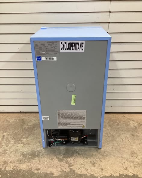 Frigidaire 3.2 cu. ft. Retro Vintage Compact Mini Fridge in Blue