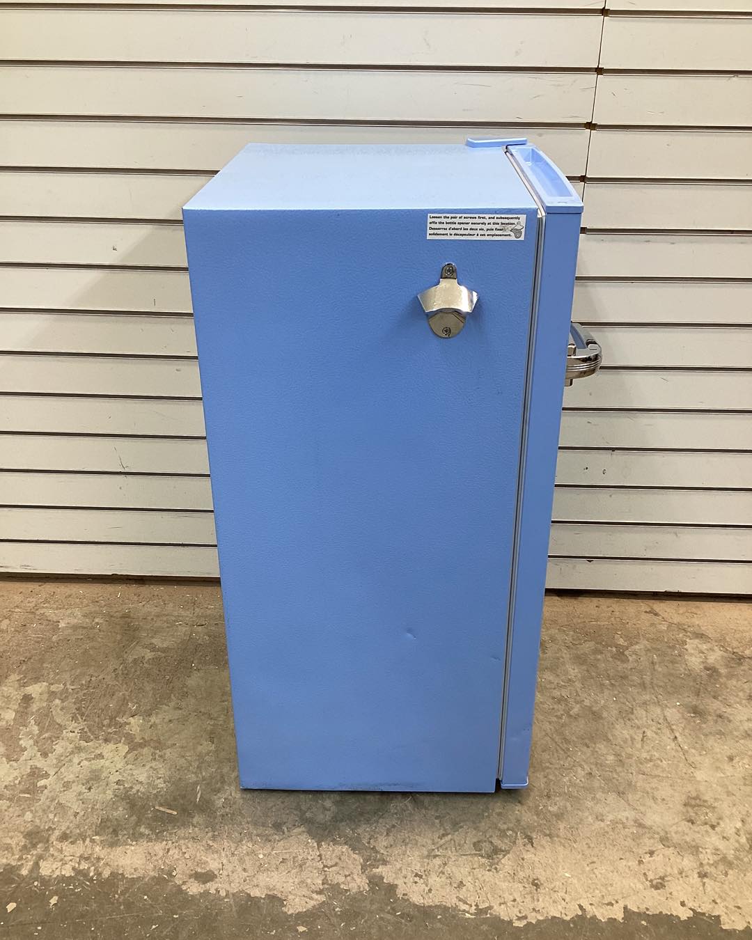 Frigidaire 3.2 cu. ft. Retro Vintage Compact Mini Fridge in Blue